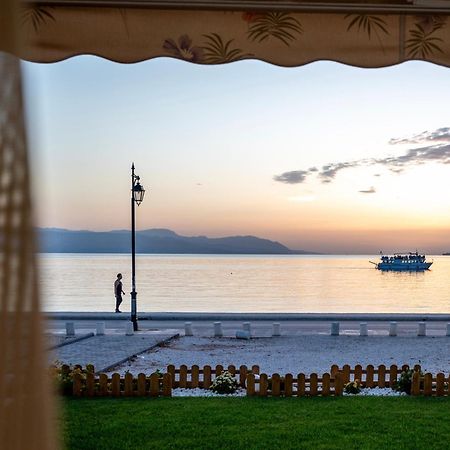 Loutraki Sea Sunset Apartment Екстериор снимка