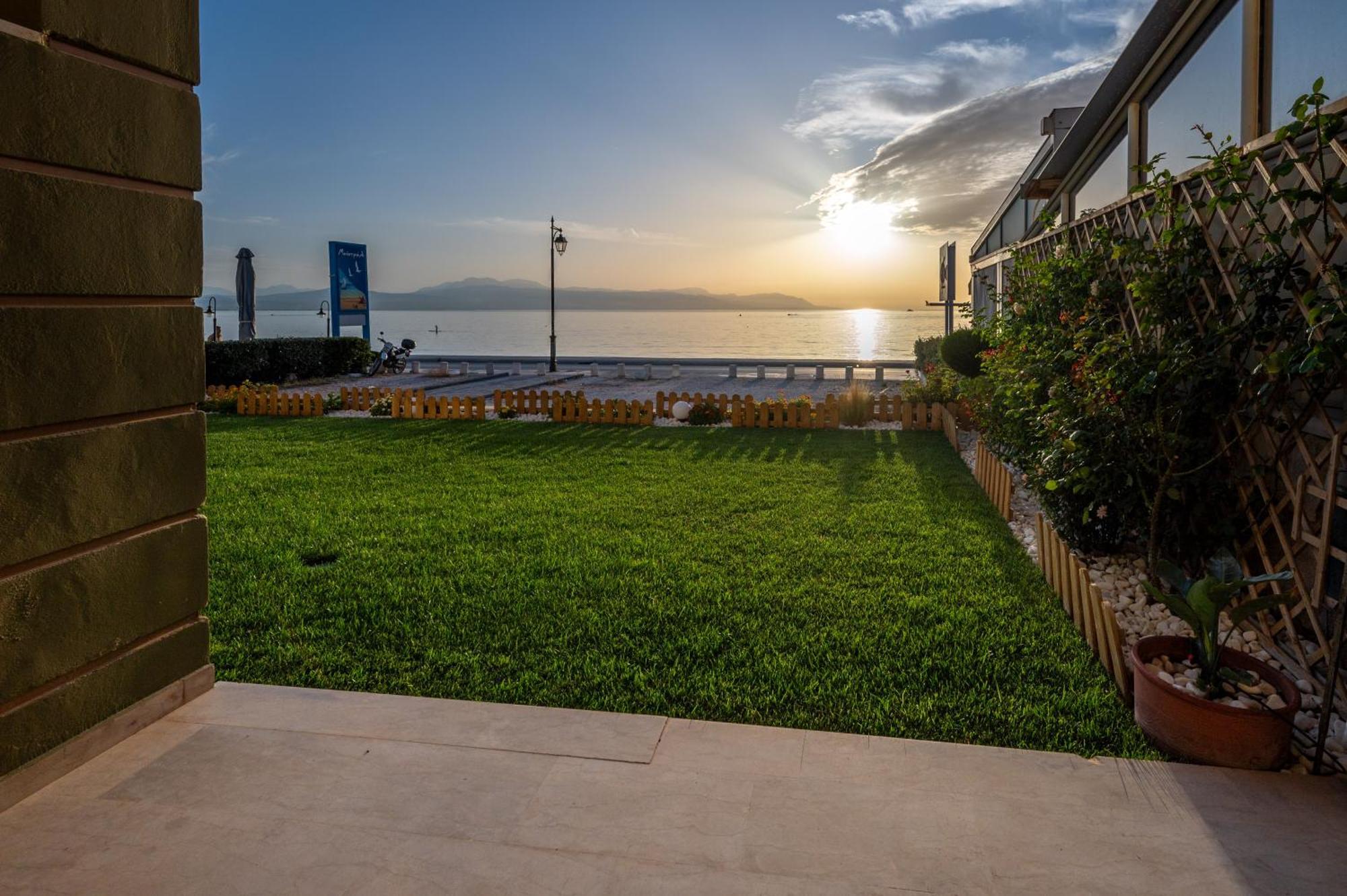Loutraki Sea Sunset Apartment Екстериор снимка