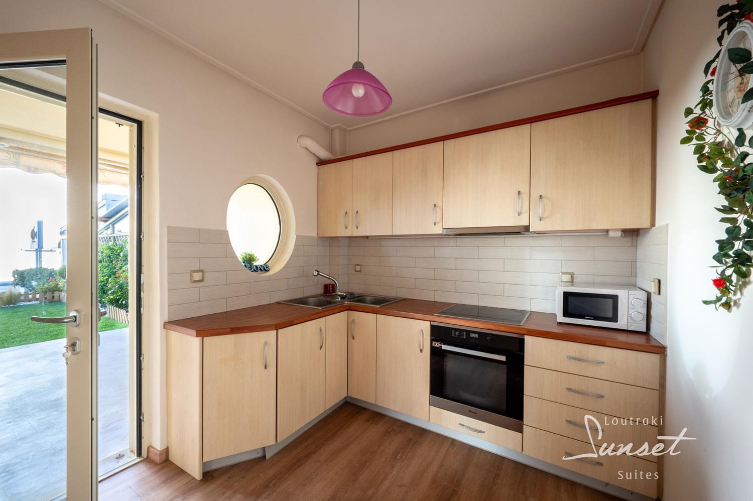 Loutraki Sea Sunset Apartment Екстериор снимка